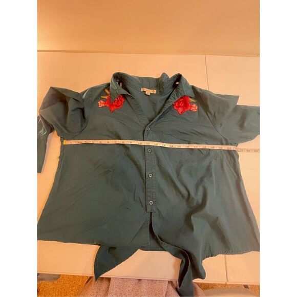Iris women’s embroidered 2XL green blouse - Picture 3 of 7